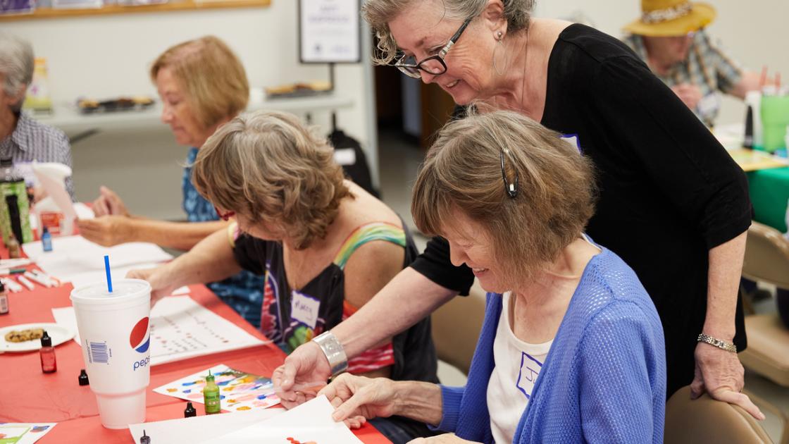 People with Alzheimer's or dementia enjoy art class