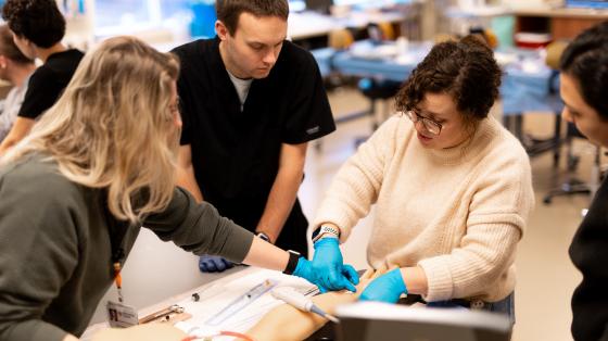Med student in skills lab