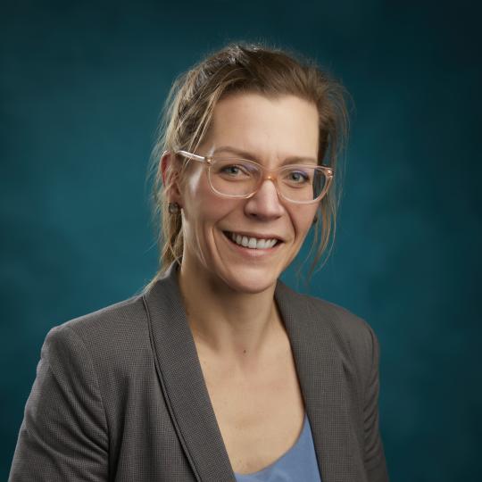 Anne Scheer Headshot