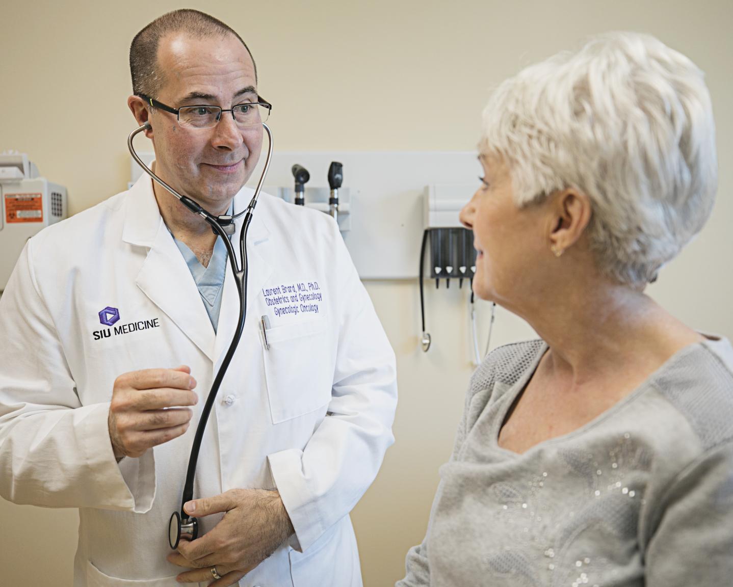 Doctor with patient in Gynecologic Oncology 