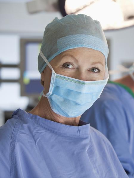 Image of a surgeon in the operating room