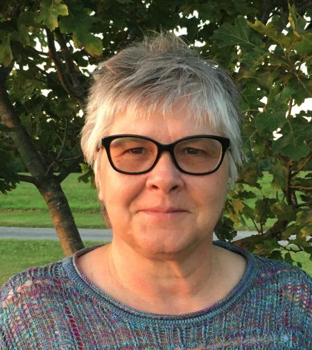 Lynn Weis headshot